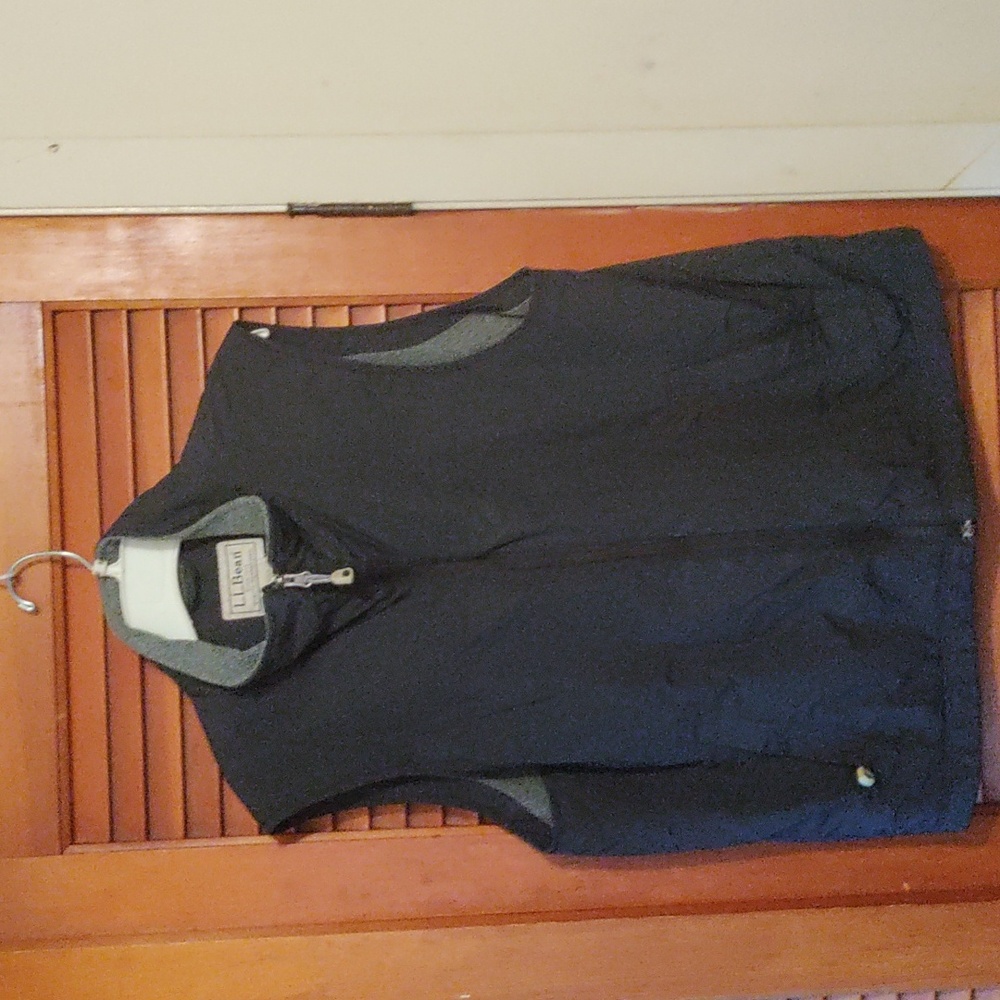 LL Bean men's size medium black and gray vest jacket